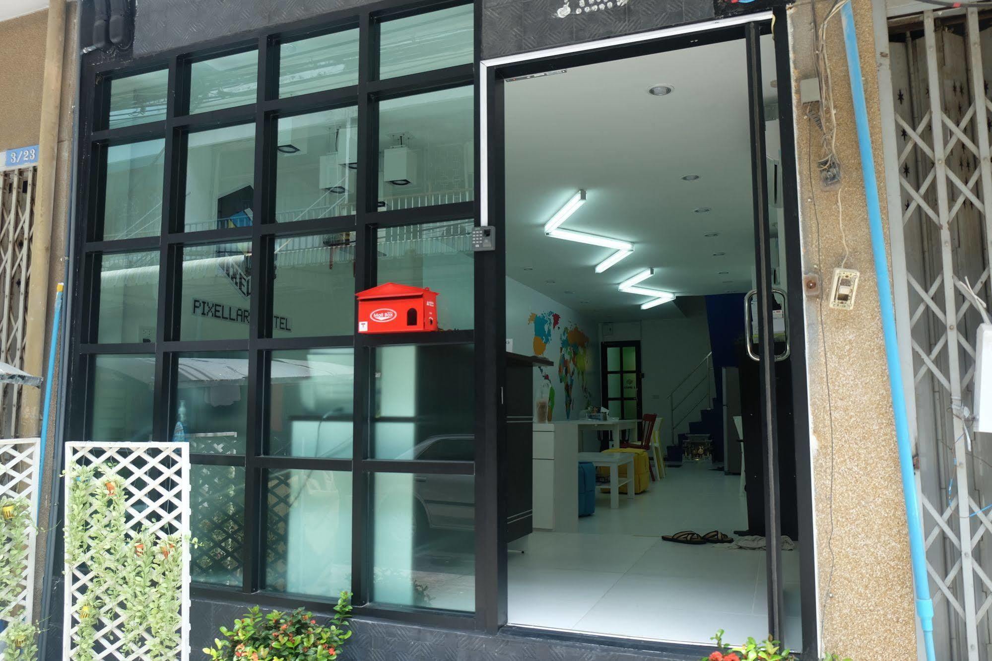 Pixellar Hostel Bangkok Exterior photo